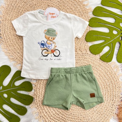 Conj. Camiseta Ursinho de Bicicleta e Bermuda - Verde e Off White